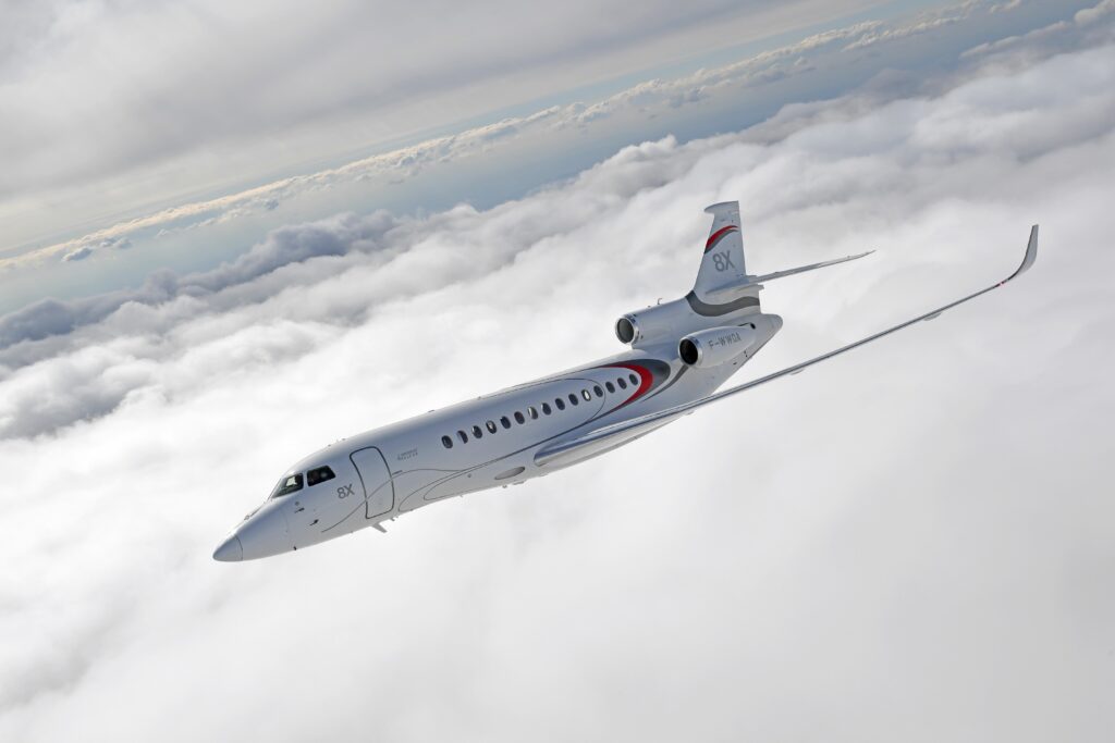 Dassault Falcon 8X en vol — achat d'un jet privé ultra-long-range en Europe