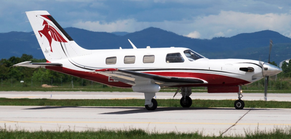 Buitenzijde van een Piper Meridian turboprop – focus op waardebepaling en onderhoudshistorie.