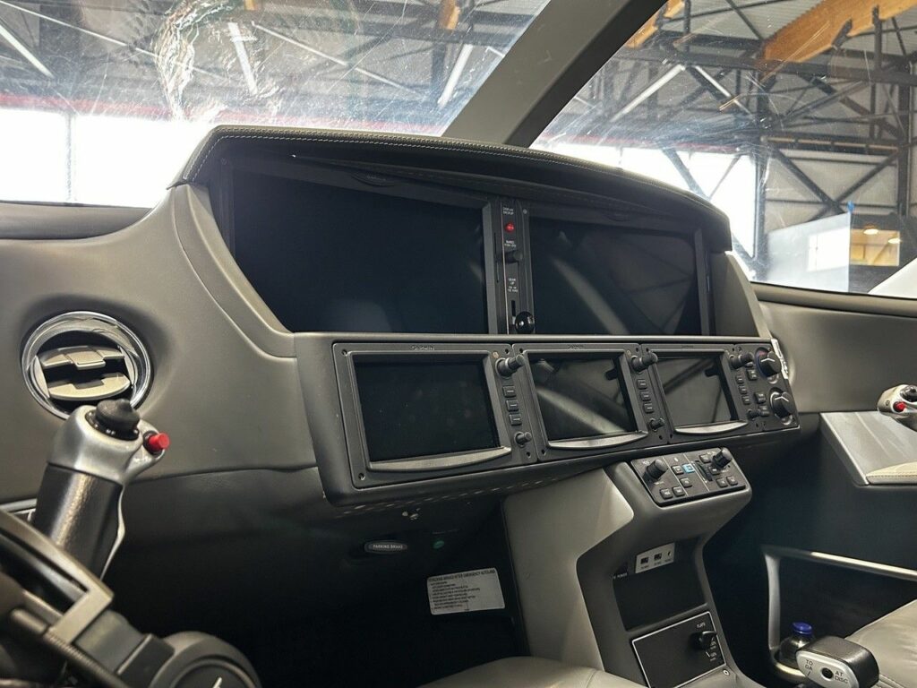 Cirrus Vision Jet G2+ cockpit with modern avionics and single-pilot flight controls